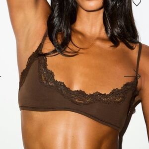 SKIMS FITS EVERYBODY LACE SCOOP BRALETTE